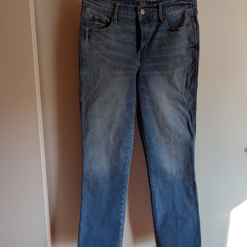 Old Navy Women's Classic Blue Cropped Jeans - Picture 5 of 6